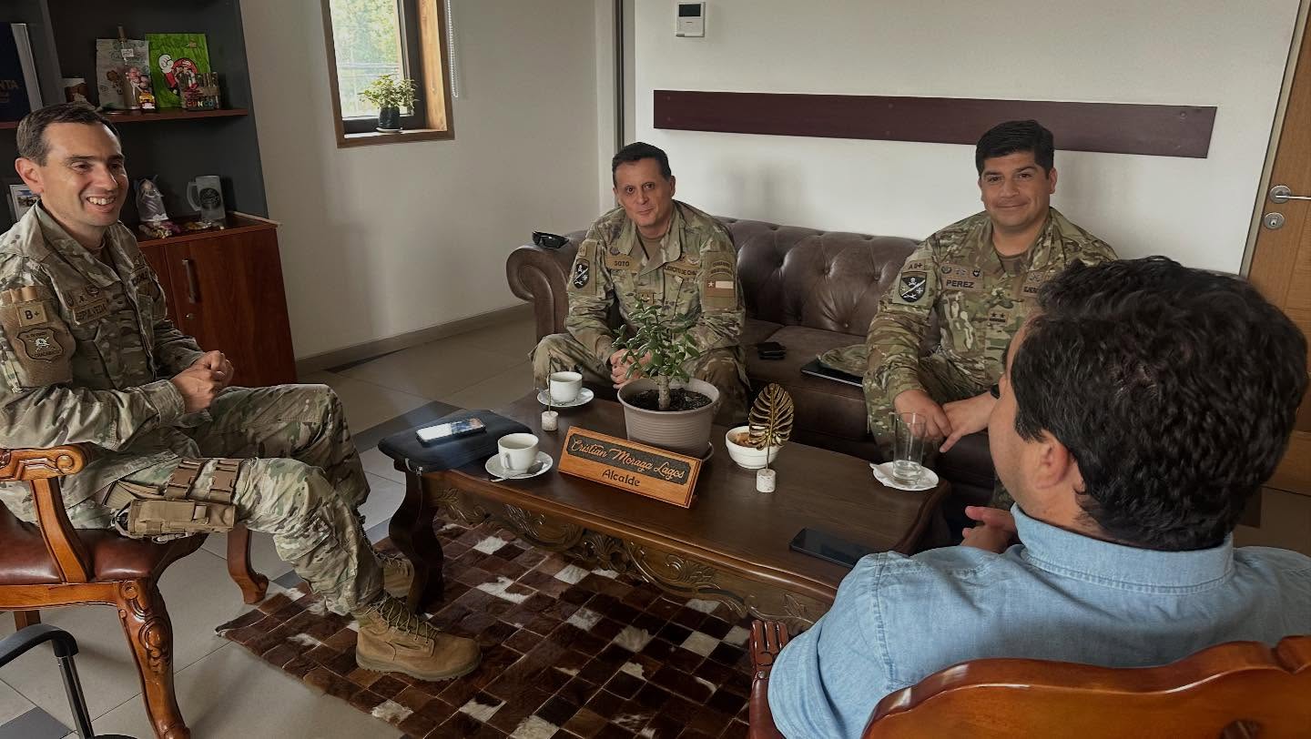 Reunión entre Alcalde de Cunco y Jefe de Defensa Nacional