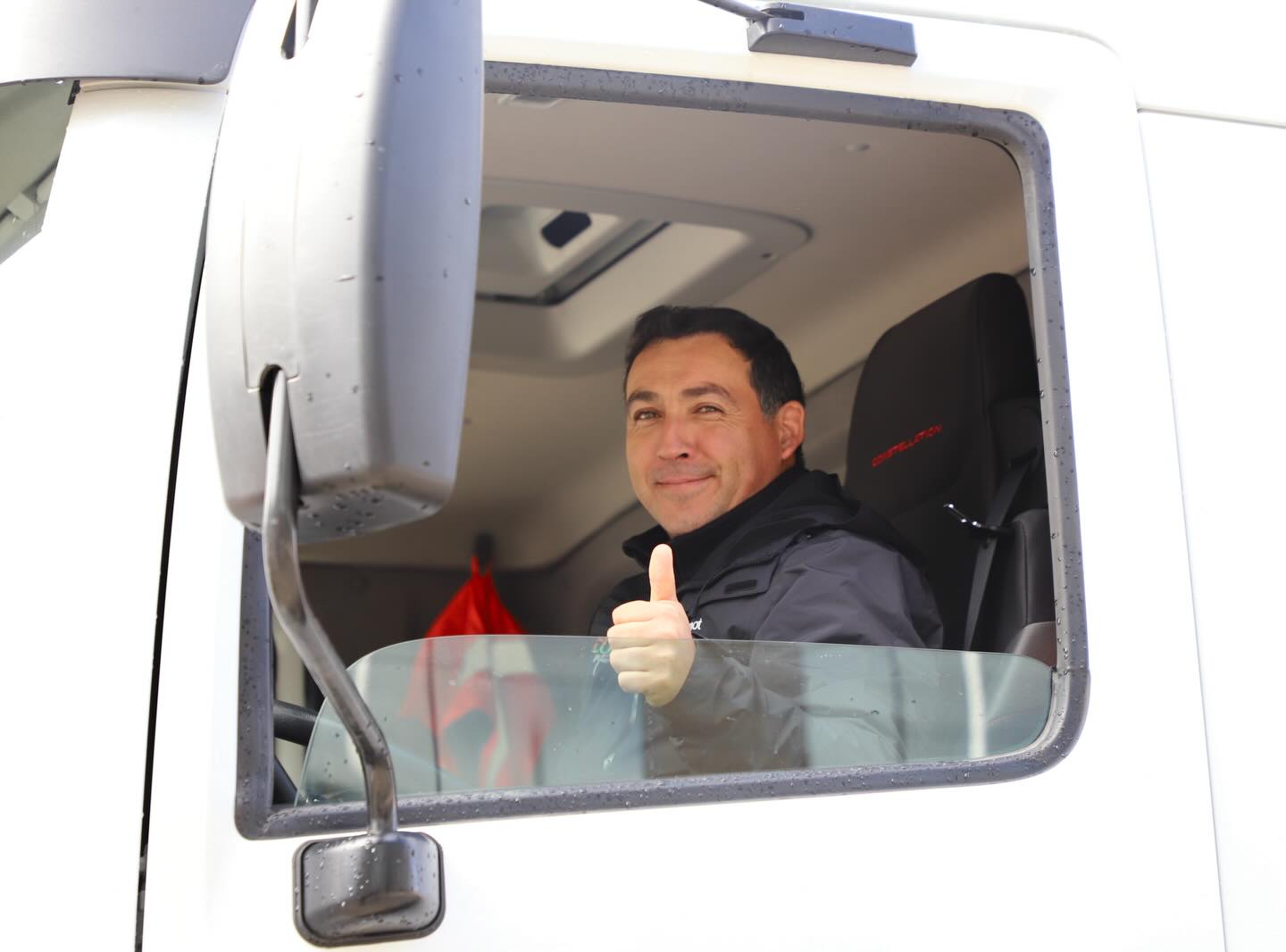 Cunco recibe nuevos camiones para mantenimiento vial