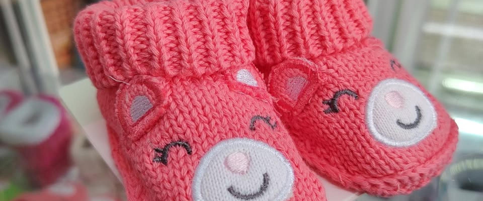 Zapatitos tejidos para recién nacidos