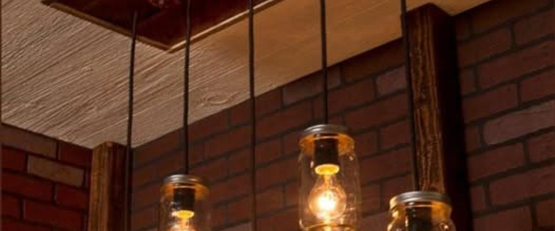 Lámpara artesanal de madera