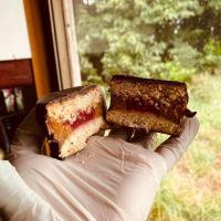 Alfajores caseros de manjar trufa y frambuesa