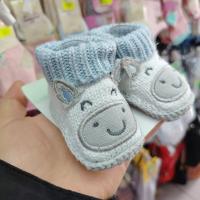Zapatitos tejidos para recién nacidos