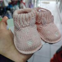 Zapatitos tejidos para recién nacidos