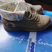 Zapatillas y zapatos de mujer y niños