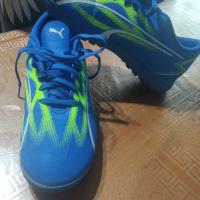 2 pares de zapatos Nike talla 37.5