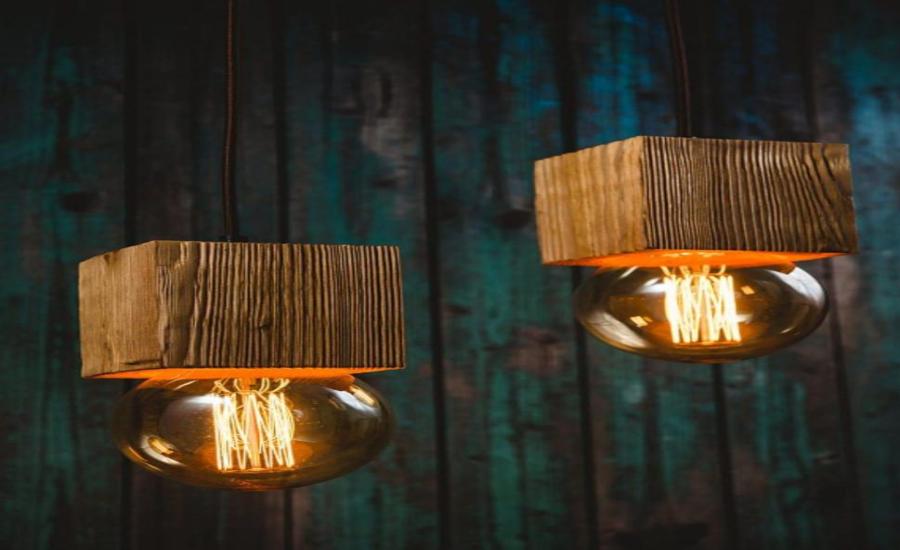 Lámparas colgantes artesanales de madera