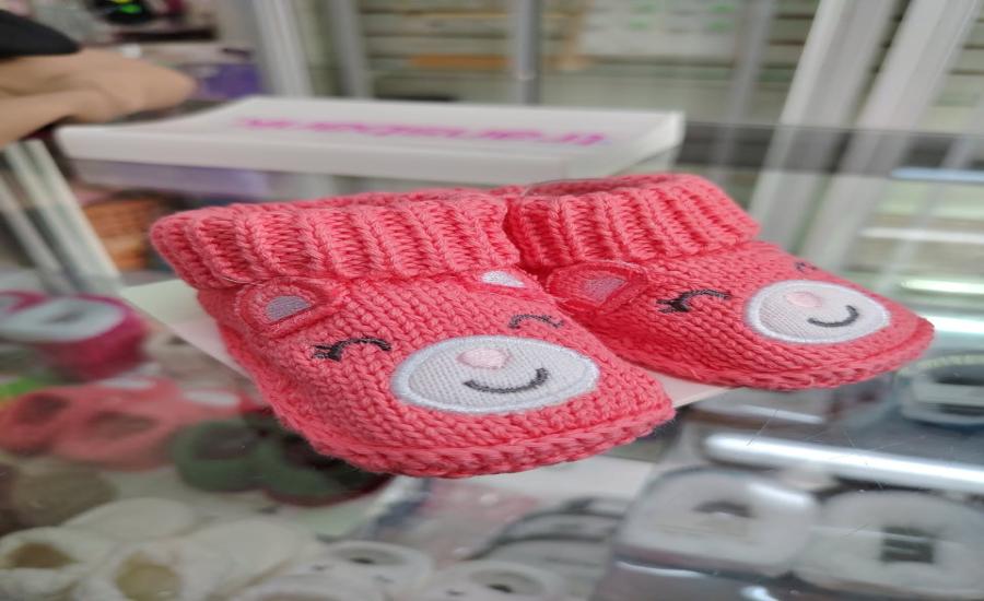 Zapatitos tejidos para recién nacidos